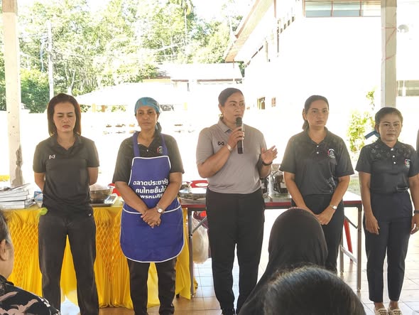 พช.พรหมคีรี : ดำเนินการโครงการสนับสนุนกิจกรรมตามแผนการขับเคลื่อนการขจัดความยากจน